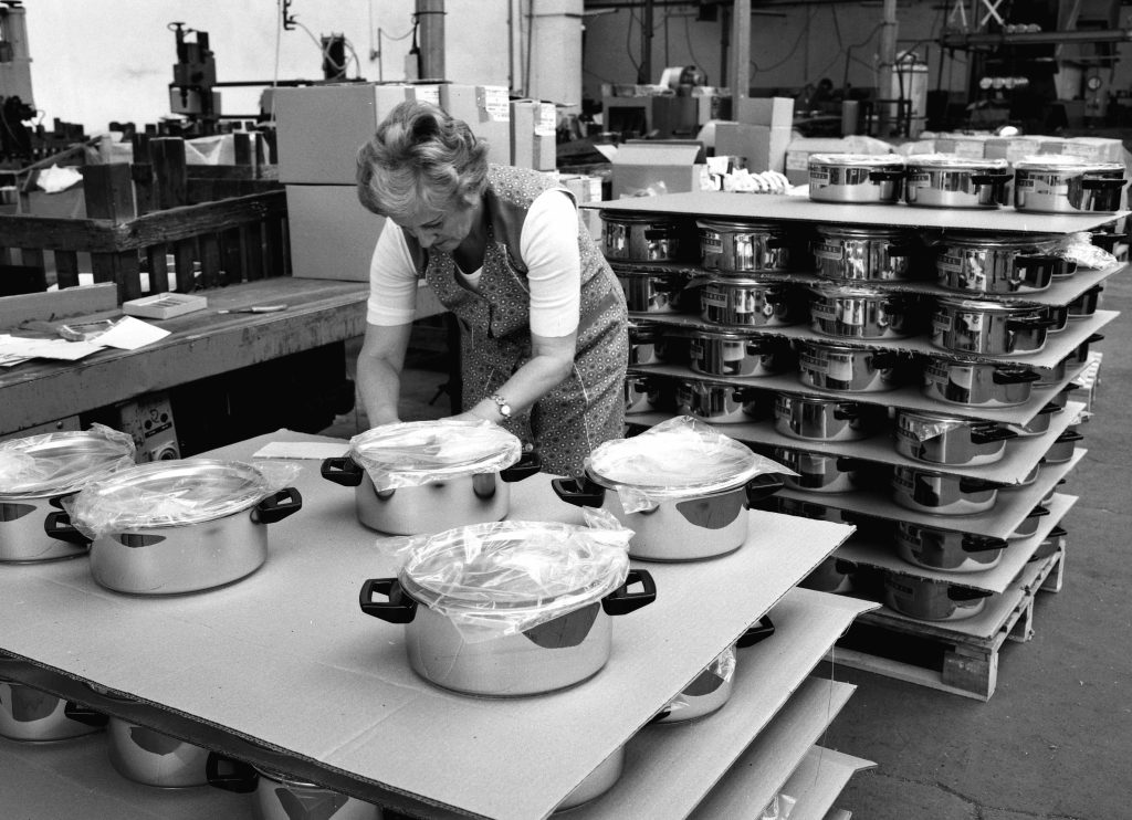 Ouvrière de l'usine Japy - Cristel issue du fond d'archives de l'Université Marie et Louis Pasteur